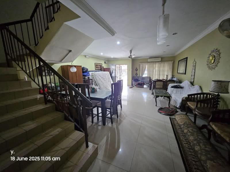 Rumah Teres 2 Tingkat untuk Dijual di Bukit Rahman Putra (Sungai Buloh) - Faisal Abu Omar - Living Room - PropertyGuru.com.my
