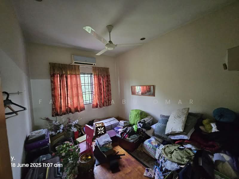 Rumah Teres 2 Tingkat untuk Dijual di Bukit Rahman Putra (Sungai Buloh) - Faisal Abu Omar - Bedroom - PropertyGuru.com.my