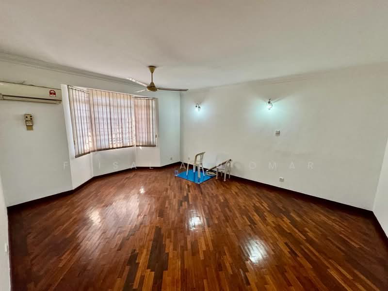 Rumah Teres 2 Tingkat untuk Dijual di Bukit Rahman Putra (Sungai Buloh) - Faisal Abu Omar - Living Room - PropertyGuru.com.my