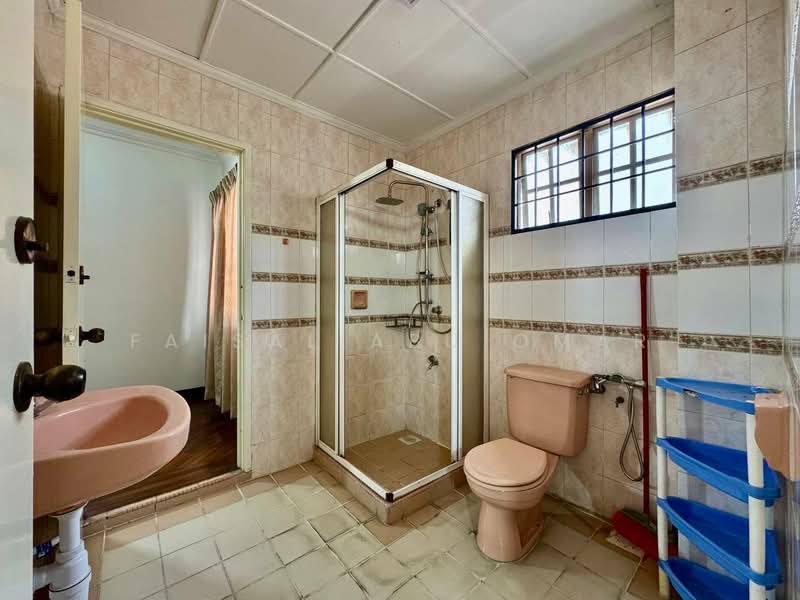 Rumah Teres 2 Tingkat untuk Dijual di Bukit Rahman Putra (Sungai Buloh) - Faisal Abu Omar - Bathroom - PropertyGuru.com.my
