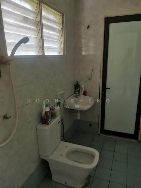 2-storey Terraced House for Sale in Taman Desa Karunmas (Balakong) - Soon Sheng Law - Bathroom - PropertyGuru.com.my
