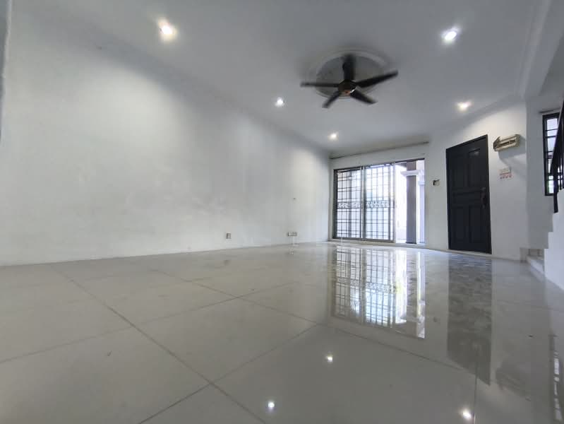 Rumah Teres untuk Dijual di Bandar Puteri Klang (Klang) - T.H Lee - Living Room - PropertyGuru.com.my