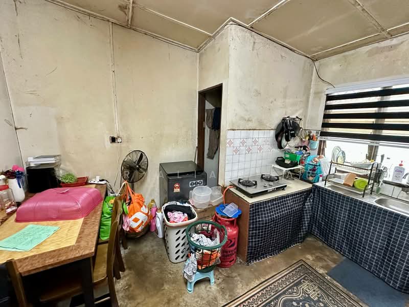 2-storey Terraced House for Sale in Seksyen 19 (Shah Alam) - Nur Alia Omar - Kitchen - PropertyGuru.com.my