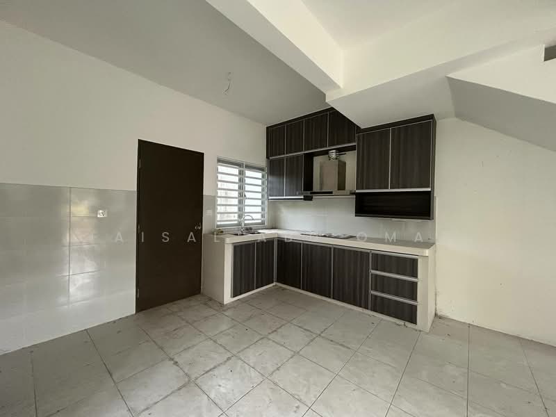 2-storey Terraced House for Sale in Bandar Seri Coalfields (Ijok) - Faisal Abu Omar - Kitchen - PropertyGuru.com.my