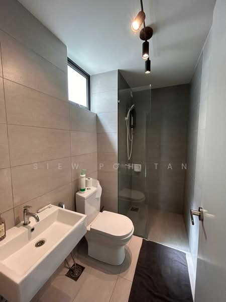 Servis Apartment untuk Disewa di Gravit8, Klang - Siew Poh Tan - Bathroom - PropertyGuru.com.my