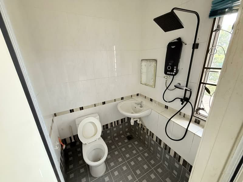 Semi-Detached House for Sale in Seremban (Negeri Sembilan) - Azrul Othman - Bathroom - PropertyGuru.com.my