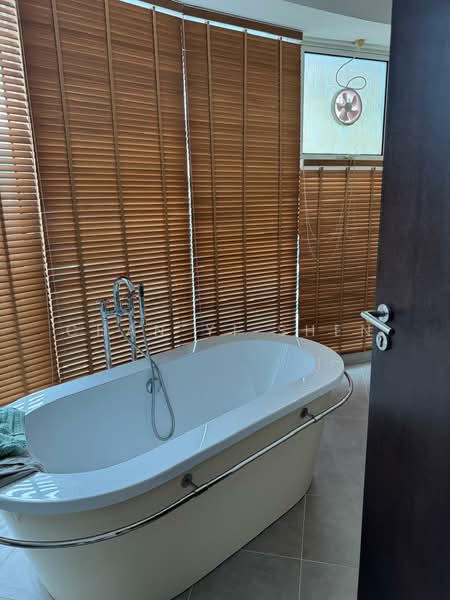 Kondominium untuk Disewa di Gurney Paragon - Chan Yi Shen - Bathroom - PropertyGuru.com.my