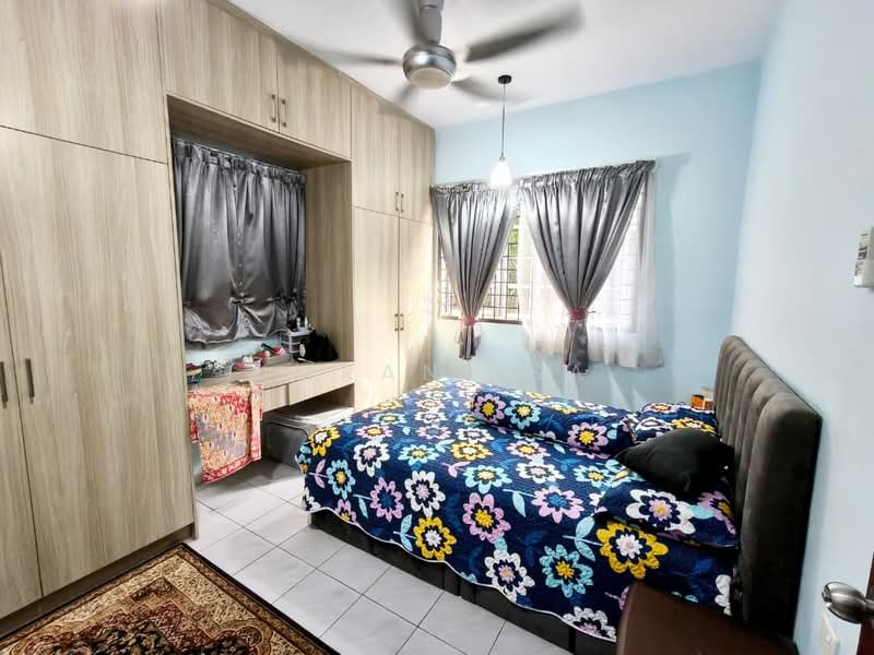 Rumah Banglo untuk Dijual di Kasturi Heights (Nilai) - Imran Isa - Bedroom - PropertyGuru.com.my