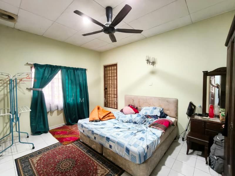 Rumah Banglo untuk Dijual di Kasturi Heights (Nilai) - Imran Isa - Bedroom - PropertyGuru.com.my