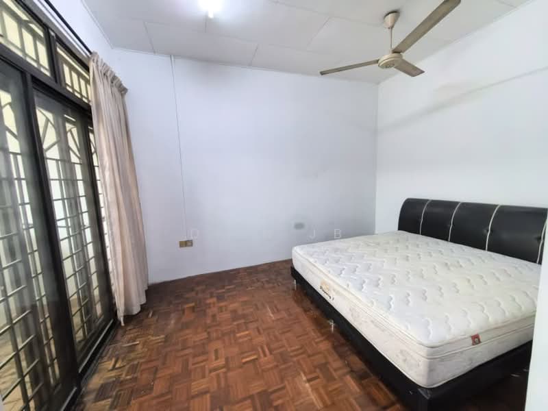 Rumah Teres 2 Tingkat untuk Dijual di Taman Bukit Mewah (Tampoi) - Dian JB - Bedroom - PropertyGuru.com.my