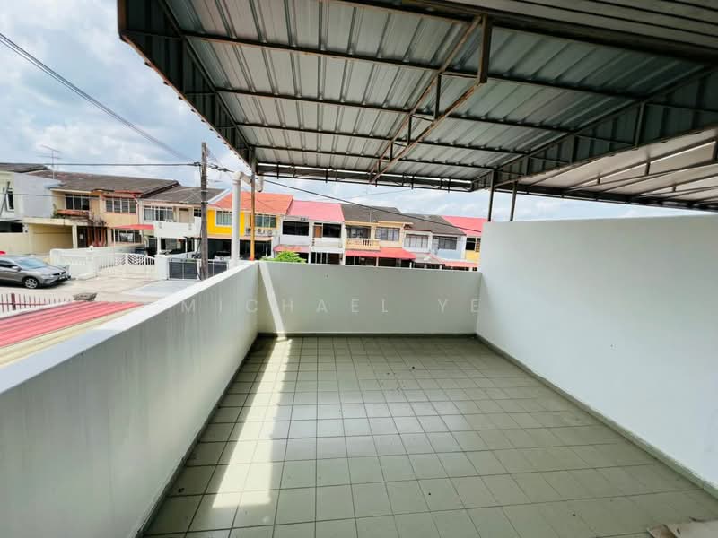 2-storey Terraced House for Rent in Taman Pelangi (Johor Bahru) - Michael Yeo - Balcony - PropertyGuru.com.my