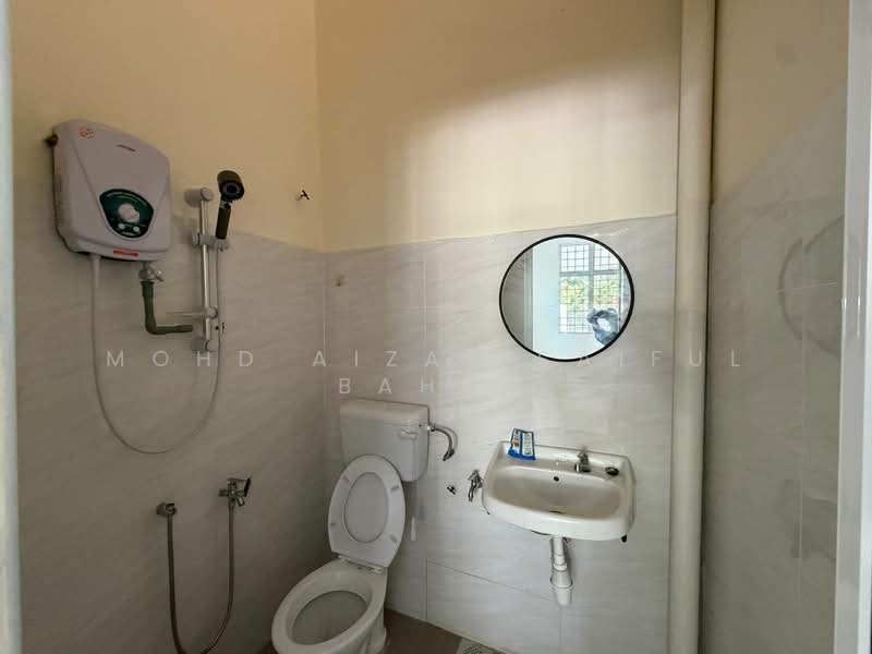 1-storey Terraced House for Sale in Bandar Sri Damansara (Selangor) - Mohd Aizat Saiful Bahri - Bathroom - PropertyGuru.com.my