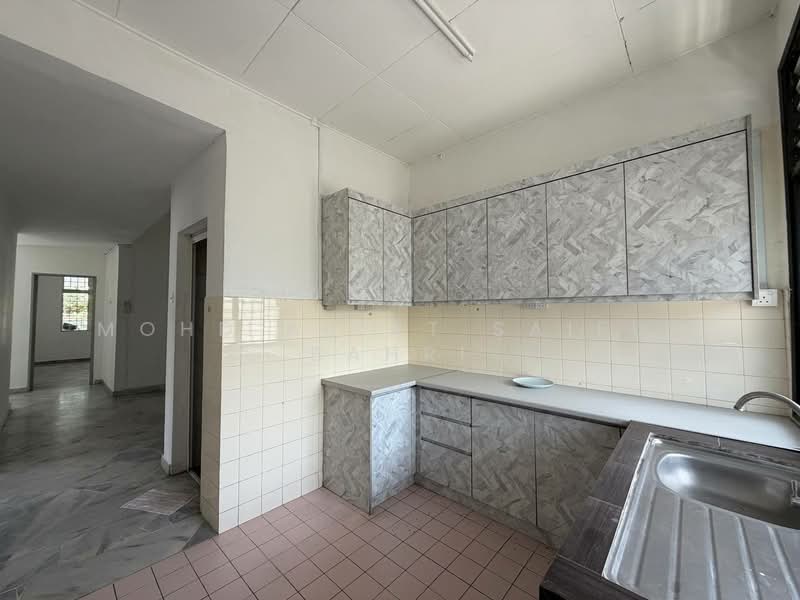 1-storey Terraced House for Sale in Bandar Sri Damansara (Selangor) - Mohd Aizat Saiful Bahri - Kitchen - PropertyGuru.com.my