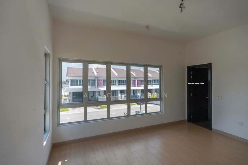 Rumah Teres 2 Tingkat untuk Dijual di Bandar Bukit Raja (Klang) - Jason Tan - Living Room - PropertyGuru.com.my