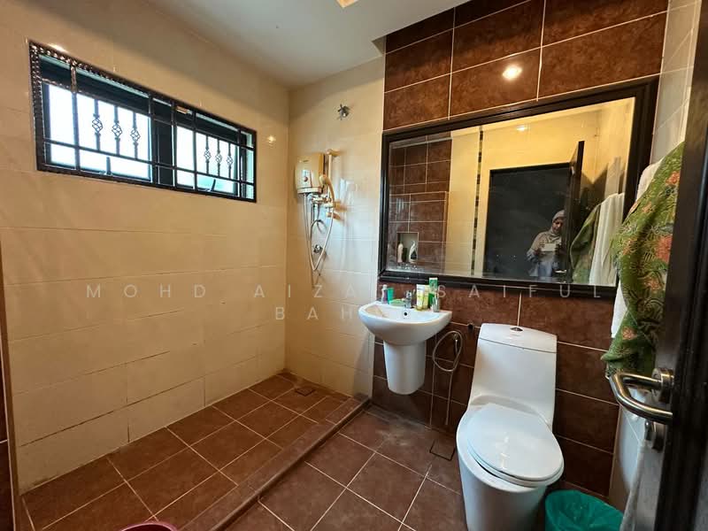 Bungalow for Sale in Usj 17 (Subang Jaya) - Mohd Aizat Saiful Bahri - Bathroom - PropertyGuru.com.my