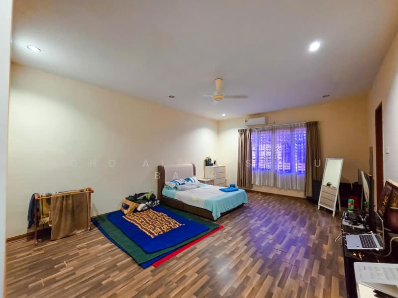 Semi-Detached House for Sale in Bandar Nusaputra (Puchong) - Mohd Aizat Saiful Bahri - Bedroom - PropertyGuru.com.my