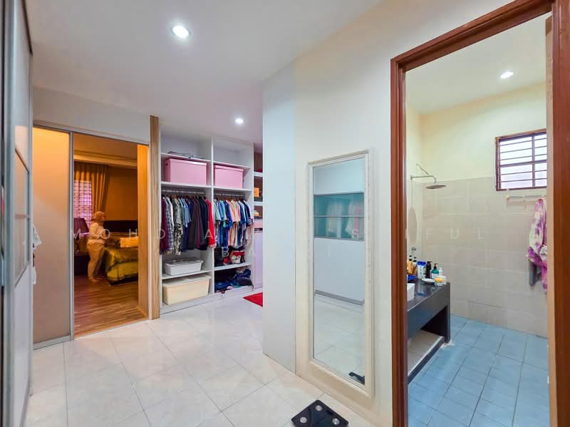 Semi-Detached House for Sale in Bandar Nusaputra (Puchong) - Mohd Aizat Saiful Bahri - Bedroom - PropertyGuru.com.my