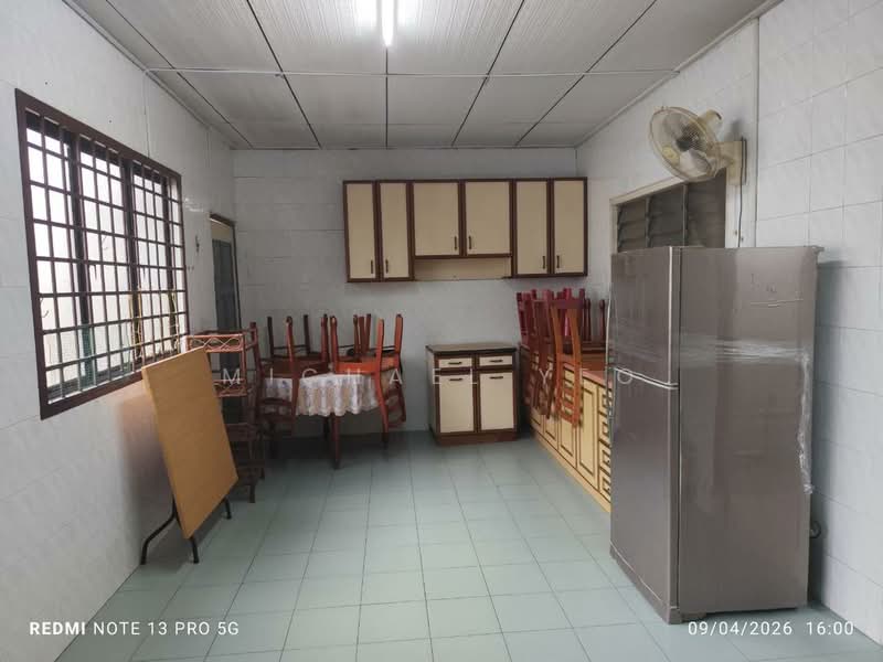 1-storey Terraced House for Rent in Taman Century (Johor Bahru) - Michael Yeo - Kitchen - PropertyGuru.com.my