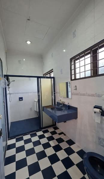 Semi-Detached House for Sale in Taman Golf (Ipoh) - Marcus Seng - Bathroom - PropertyGuru.com.my