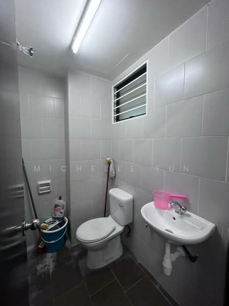 Service Residence for Sale at Saville Residence - Michelle Yun - Bathroom - PropertyGuru.com.my