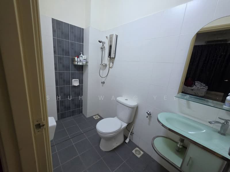 Semi-Detached House for Sale in Taman Saujana Permai (Bukit Katil) - Shuh Wang Yee - Bathroom - PropertyGuru.com.my