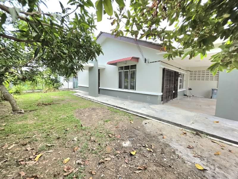 1-storey Terraced House for Sale in Banting (Selangor) - Mohd Aizat Saiful Bahri - Exterior - PropertyGuru.com.my