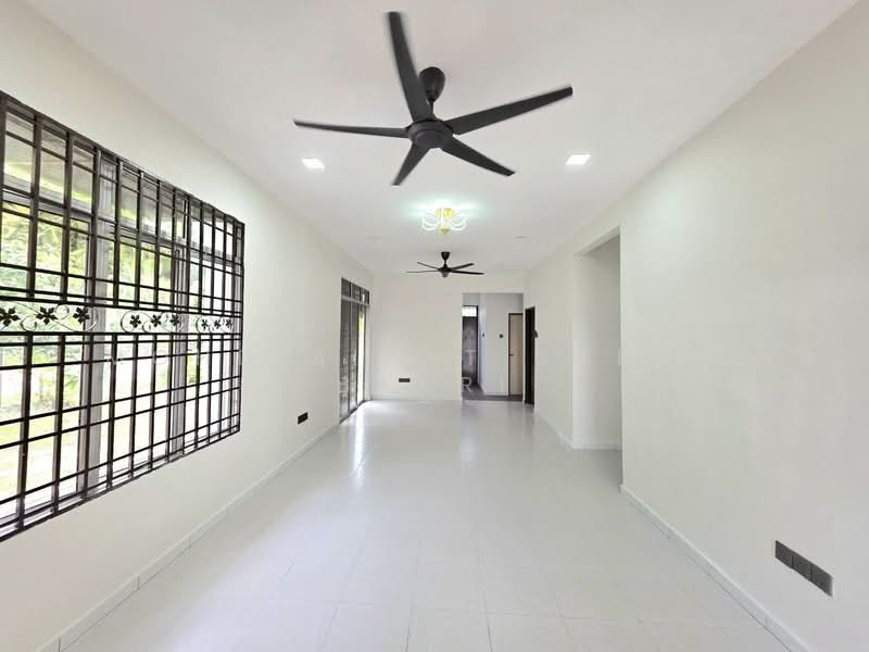 1-storey Terraced House for Sale in Banting (Selangor) - Mohd Aizat Saiful Bahri - Living Room - PropertyGuru.com.my