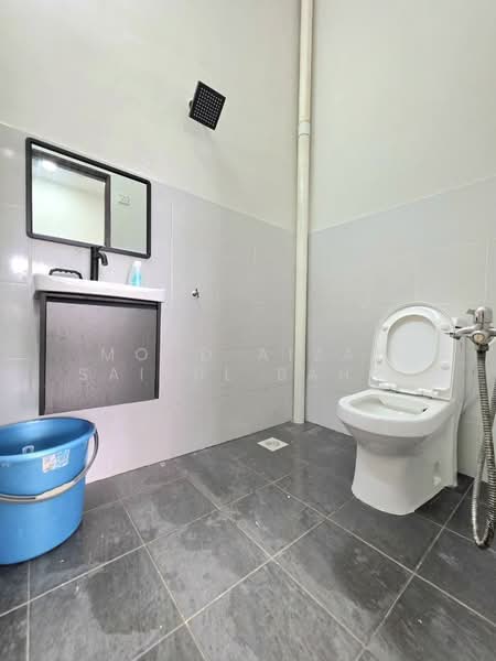 1-storey Terraced House for Sale in Banting (Selangor) - Mohd Aizat Saiful Bahri - Bathroom - PropertyGuru.com.my