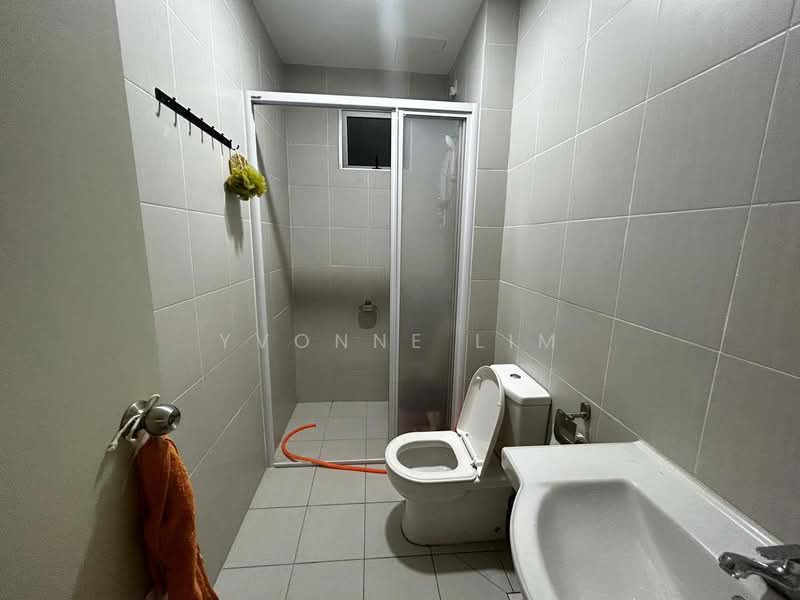 Service Residence for Sale at Meridin Bayvue Serviced Apartment - Yvonne Lim - Bathroom - PropertyGuru.com.my