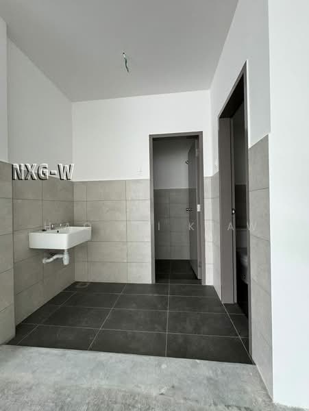 Semi-D Factory for Sale in Taman Perindustrian Air Hitam (Klang) - Hao Kai Khaw - Bathroom - PropertyGuru.com.my