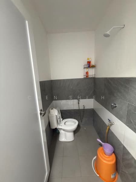 Kedai untuk Dijual di Taman Johor Jaya (Johor Bahru) - Chen Shieh Yu - Bathroom - PropertyGuru.com.my