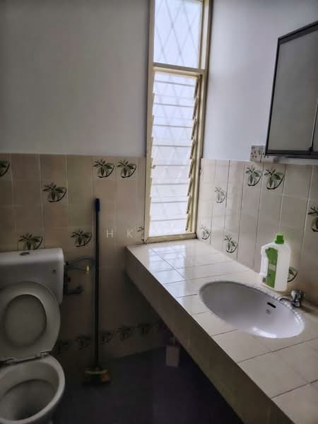 Rumah Teres 2 Tingkat untuk Disewa di Taman Bukit Maluri (Kepong) - HK Lee - Bathroom - PropertyGuru.com.my