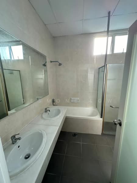 Kondominium untuk Disewa di Bukit Robson Condominium - Desmond Low - Bathroom - PropertyGuru.com.my