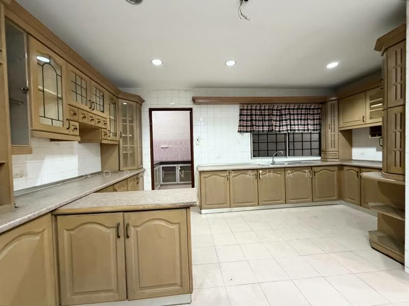 Rumah Berkembar untuk Dijual di Seksyen 9 (Petaling Jaya) - Noraini Dahan - Kitchen - PropertyGuru.com.my