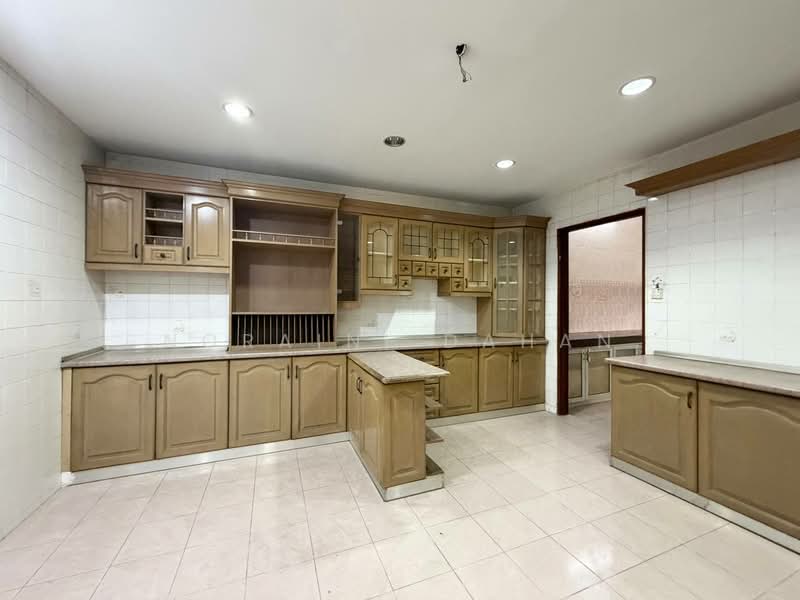 Rumah Berkembar untuk Dijual di Seksyen 9 (Petaling Jaya) - Noraini Dahan - Kitchen - PropertyGuru.com.my