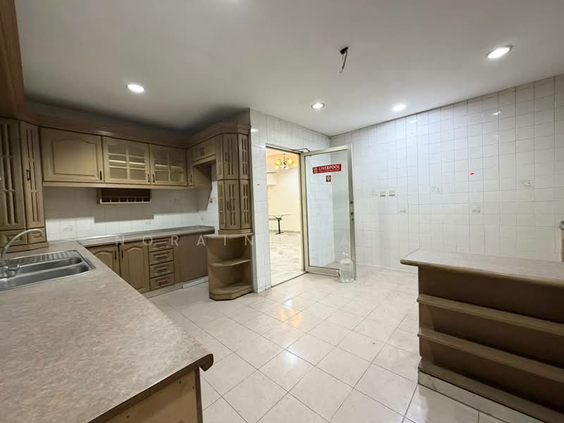Rumah Berkembar untuk Dijual di Seksyen 9 (Petaling Jaya) - Noraini Dahan - Kitchen - PropertyGuru.com.my