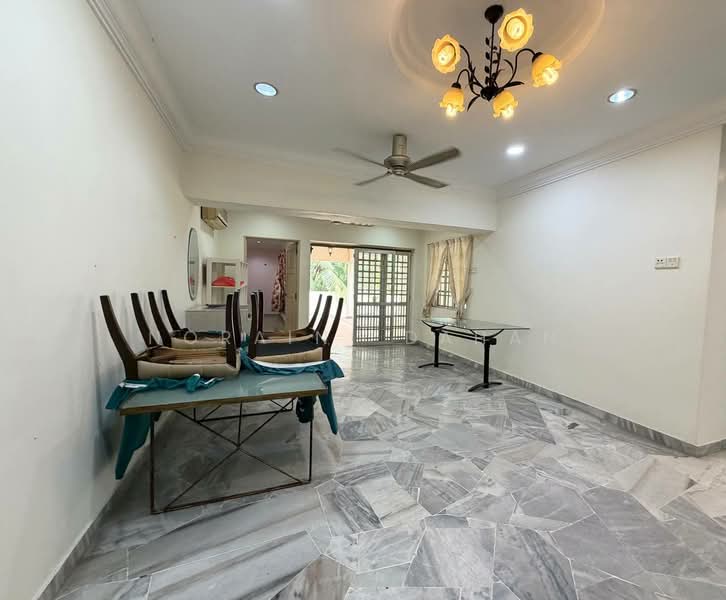 Rumah Berkembar untuk Dijual di Seksyen 9 (Petaling Jaya) - Noraini Dahan - Living Room - PropertyGuru.com.my