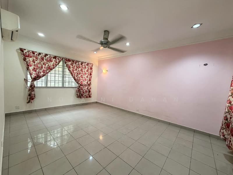 Rumah Berkembar untuk Dijual di Seksyen 9 (Petaling Jaya) - Noraini Dahan - Living Room - PropertyGuru.com.my