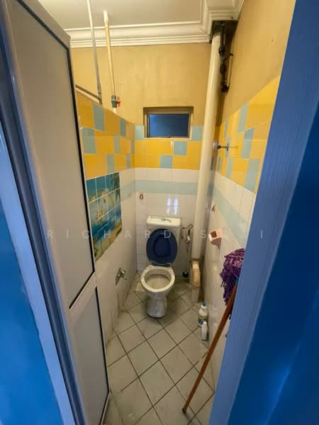 Flat for Sale at Rumah Pangsa Permas Jaya - Richard Shai - Bathroom - PropertyGuru.com.my