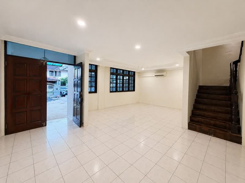 Rumah Teres 2 Tingkat untuk Dijual di Satok (Kuching) - Bong Xian - Entrance - PropertyGuru.com.my