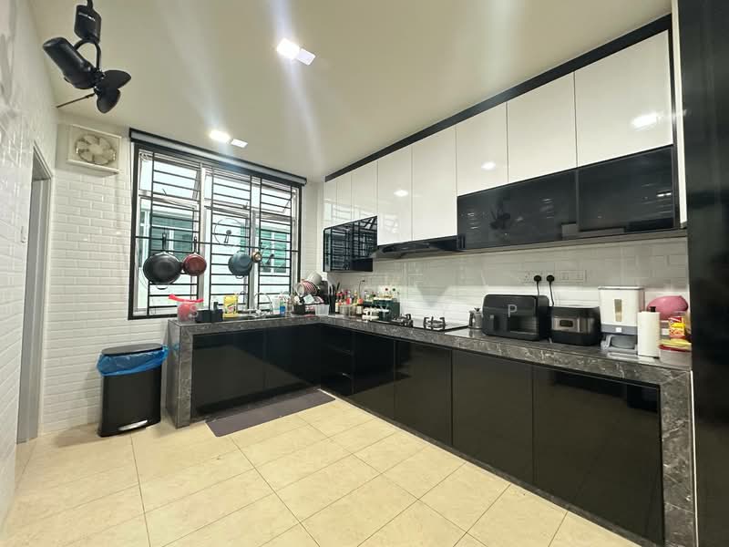 Rumah Teres 2 Tingkat untuk Dijual di Taman Mount Austin (Tebrau) - Shirley Yap - Kitchen - PropertyGuru.com.my