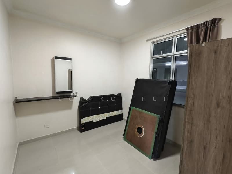 Apartment for Rent at Lake View Suites - Loh Kok Hui - Bedroom - PropertyGuru.com.my