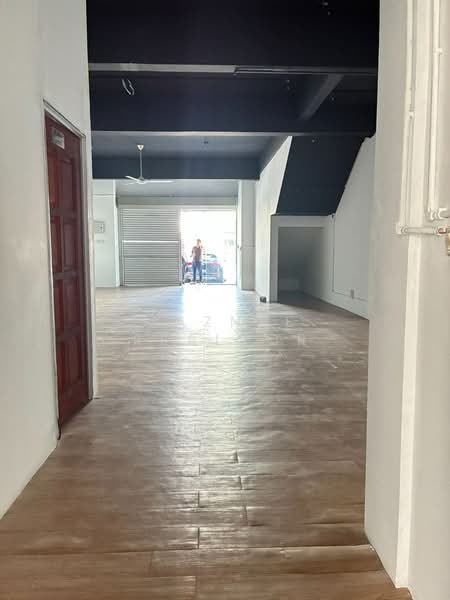 Shop / Office for Rent in Bandar Enstek (Negeri Sembilan) - Maznee Realtor - Entrance - PropertyGuru.com.my
