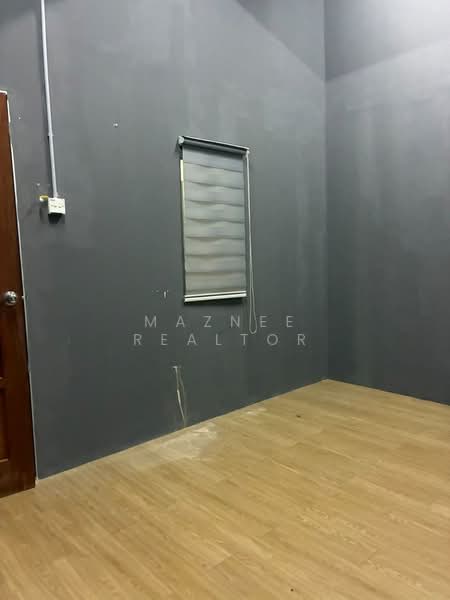 Shop / Office for Rent in Bandar Enstek (Negeri Sembilan) - Maznee Realtor - Interior - PropertyGuru.com.my