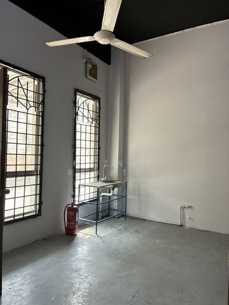 Shop / Office for Rent in Bandar Enstek (Negeri Sembilan) - Maznee Realtor - Interior - PropertyGuru.com.my