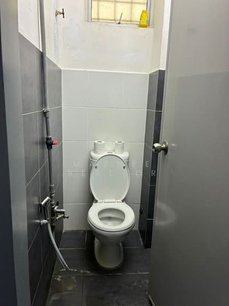 Shop / Office for Rent in Bandar Enstek (Negeri Sembilan) - Maznee Realtor - Bathroom - PropertyGuru.com.my