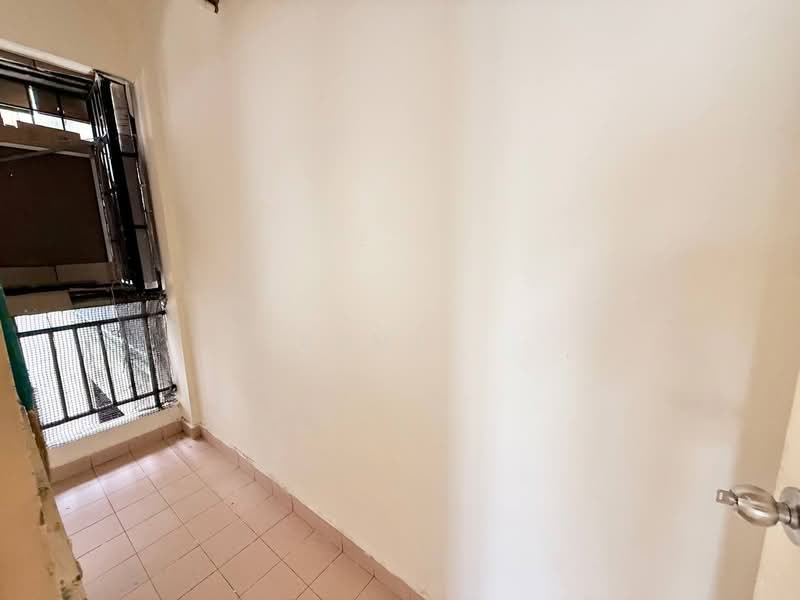Apartment for Sale at Pangsapuri Merak - Azmi . - PropertyGuru.com.my
