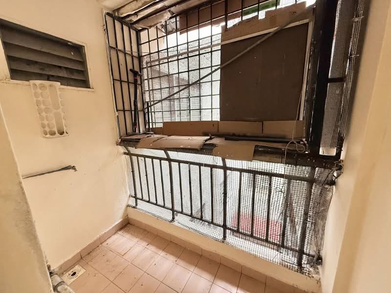 Apartment for Sale at Pangsapuri Merak - Azmi . - PropertyGuru.com.my