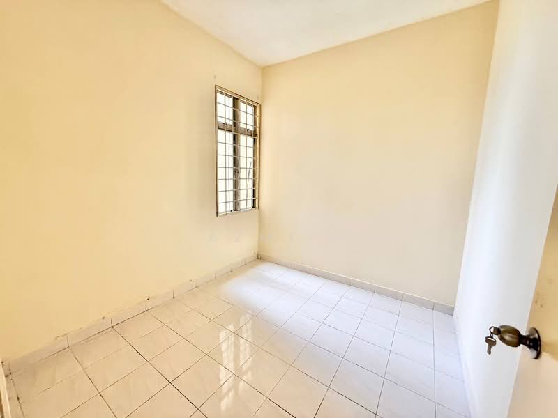 Apartment for Sale at Pangsapuri Merak - Azmi . - PropertyGuru.com.my