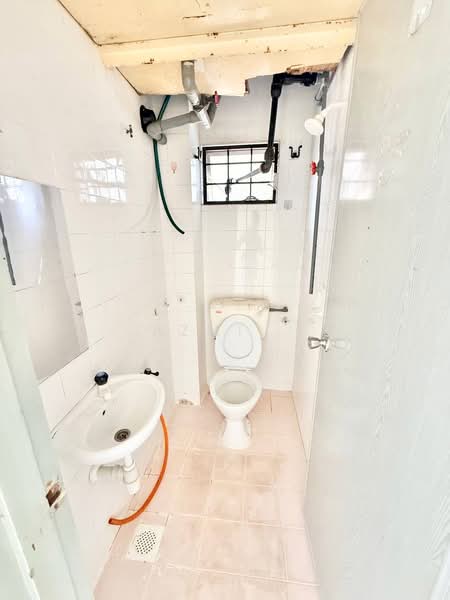 Apartment for Sale at Pangsapuri Merak - Azmi . - PropertyGuru.com.my